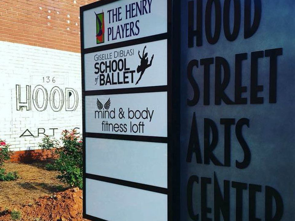 Sign near the side of the Hood Street Art Center